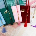 Anneler Gününe Özel Hediye Şeffaf Asetat 128 Sayfa Çanta Boy Kadife Yasin + Seccade + İnci Tesbih + Pleksi